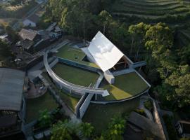 Sunsetfalls Gardens and Resort, hotel v destinaci Magelang