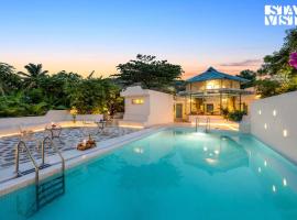 StayVista at Wellnest Natural Farms with private pool 4 hours from bangalore, hotel v destinaci Chittoor