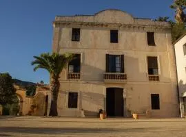 Can Rovira - Stunning Neoclassical Mansion, Just 20 min drive from Barcelona City Center, Ideal for groups and families