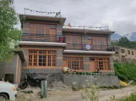 Bros Hostel & Cafe, Sissu