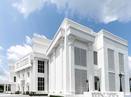 Eden Garden Convention Center, hotell sihtkohas Adūr