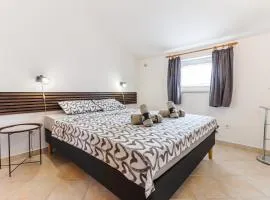 Sunshine Apartments Funtana with balcony and sea view