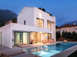 Villa Neo with 2 private pools, bbq, jacuzzi and sauna, villa en Fethiye
