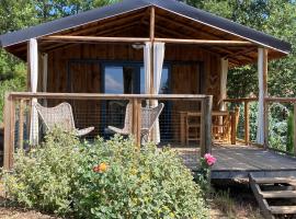 Cabanes Trésors de Campagne,spas privatifs, hotel v mestu Villarzel-du-Razès