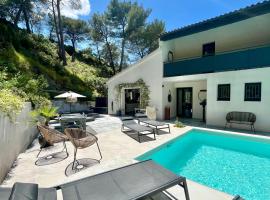 Arty Provence, vue, calme et piscine chauffée dans les Alpilles proche St-Rémy-de-Provence