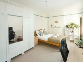 Charming apartment one bedroom west london
