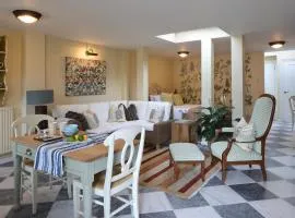 Steeple View - Romantic Wye Valley Country House Studio Apartment - Dog Friendly