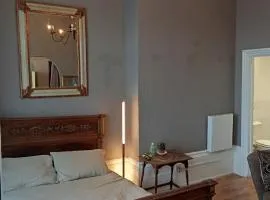 Balcony, sea view apartment next to port with parking