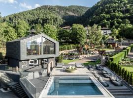 Viesnīca Hotel Ravelli Luxury Spa pilsētā Mecana