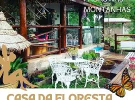 Casa dentro da floresta