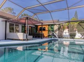 Upscale Tampa Bay Dream Home Pool with Putting Green