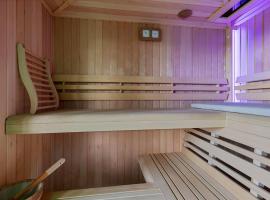 Holiday Home in Friesland near Canal & Lake, hotel con spa en Schuilenburg