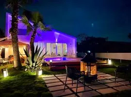 Sunshine pool villa 2023新筑カリフォルニアスタイル 九十九里 garden、Katakaiのビーチ周辺のバケーションレンタル