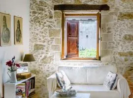 Traditional Cretan House close to beach and Chania city, Mouri Nature House