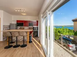 Beautiful Apartment In Rtina With Wifi