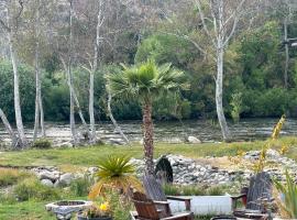 Sequoia River Front Cabins, κατάλυμα με κουζίνα σε Three Rivers