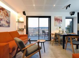 Aix Rooftop Appartement T2 Luxe 5 étoiles - hypercentre Rotonde - Terrasse - Vue - Parking, hotel in Aix-en-Provence