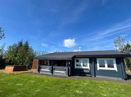 Luxury cottage located in the Golden Circle, mountain view!, hotel v destinaci Laugarvatn