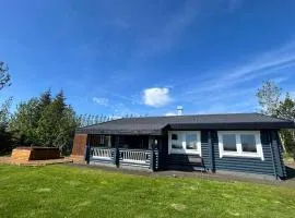Luxury cottage located in the Golden Circle, mountain view!