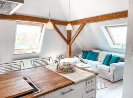 Stilvolle Dachgeschosswohnung in Düsternbrook, hotel en Kiel