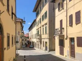 2 Bedroom Nice Apartment In Arezzo