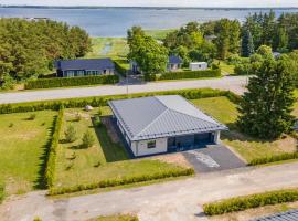 Mereranna Puhkemajad, vilă din Orissaare