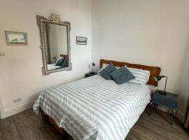 Chic Coastal Apartment, hotel in Bexhill