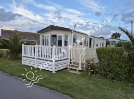 The Palms - Spacious 3 Bed at Seal Bay Resort in Selsey