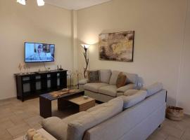 Comfortable apartment in Kiato, hotell i Kiáton