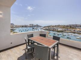 NEW Duplex penthouse w breathtaking views by SF HOMES, hotel in Il-Gżira
