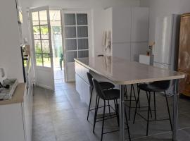 Maison de famille Meschers sur Gironde à 14 mn à pieds de la plage, hotel in Meschers-sur-Gironde