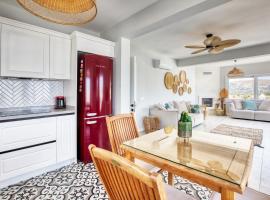 Bodrum Turkbuku Luxury Seaview Dublex wPool & Terrace Villa, hotel i Bodrum