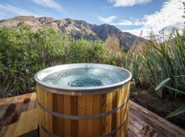 Redfern Retreat, hotel with hot tubs in Queenstown