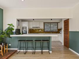 Treetop Retreat House - Spacious Family Getaway, Hotel in Metung