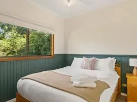 Treetop Retreat Cottage