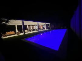 Villa Florencia Costa del Sol, hotel in Las Isletas