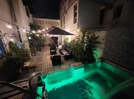 Private House with Pool, AC, BBQ, Fast Wi-Fi, Pet & Family Friendly, Near Colonial Zone, Mirador Sur Park & Ocean, in Santo Domingo