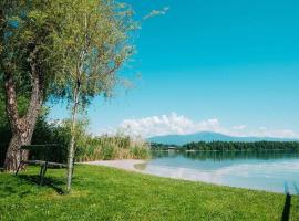 1 at Lake Faak - Karglhof - South view、ファアーク・アム・ゼーのホテル