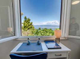 Mediterranean vacation home，位于布拉托的别墅