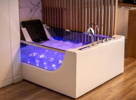 Jacuzzi Urban Heaven Studio, hotel in Sinaia