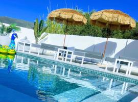 Moon Boutique Hotel - Ultra Luxury Suites with Pool, Perfect for Fun and Relaxation By Villa Mana Gers, ξενοδοχείο στον Λαγανά