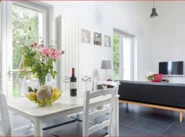 Charmante maison Les Glycines DisneyLand Paris, Hotel in Montry