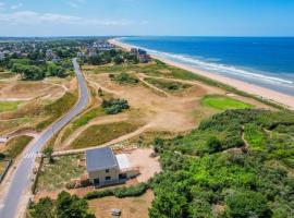 Magnifique maison moderne avec accès direct à la mer, Hotel in Varaville