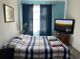 Dzērves apartamenti, ξενοδοχείο με υδρομασάζ σε Nastrova