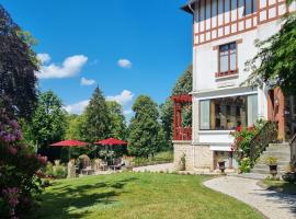 La Villa Bois Joli HOTEL RESTAURANT, hotel v destinaci Bagnoles-de-l'Orne