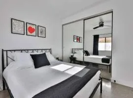 Bungalow near zoo and beach with AC, EV, private yard