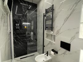 luxury 5 al duomo di parma, hotel din Parma