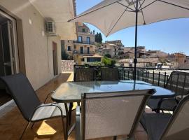 We Home Taormina Center with Parking, hotel con estacionamiento en Taormina