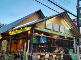 Bambus Restaurant, Bar & Hostel