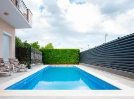Two bedroom apartment Karmen with pool